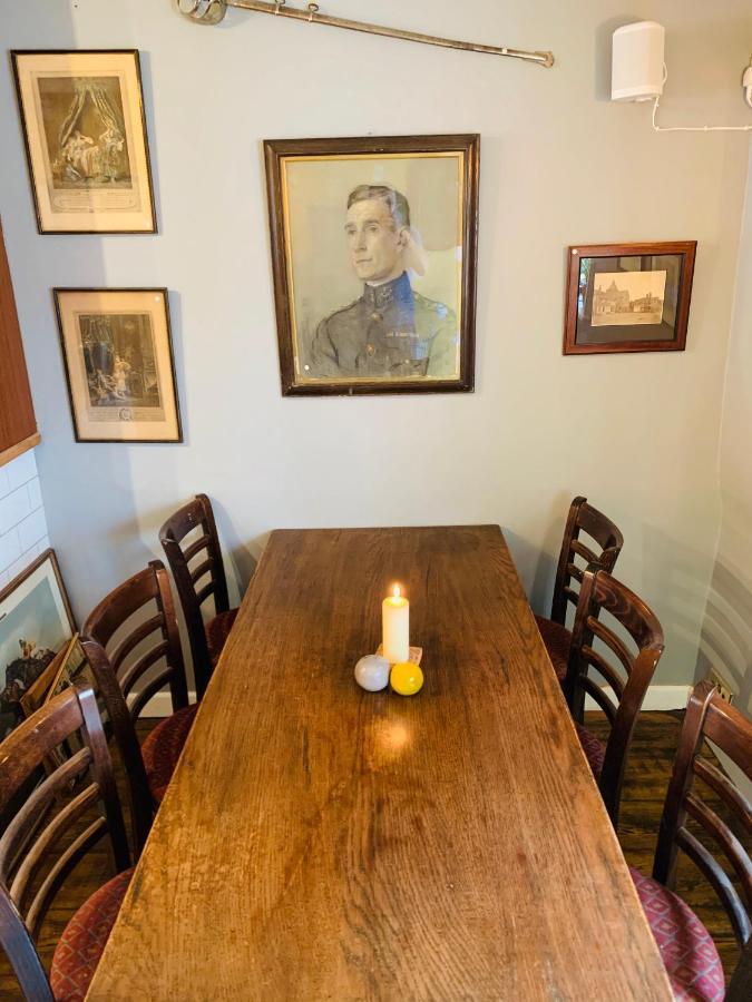 The Swan Inn ミッドハースト エクステリア 写真