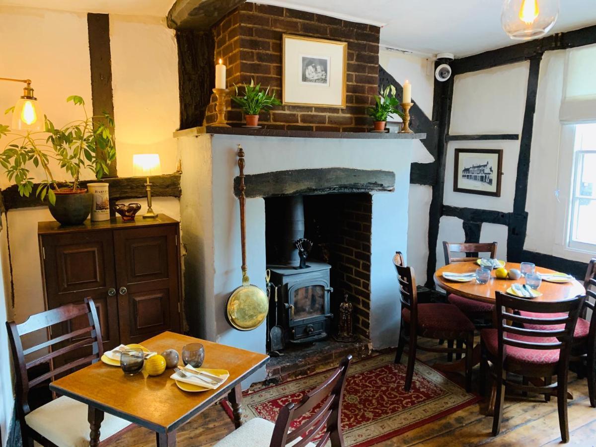 The Swan Inn ミッドハースト エクステリア 写真