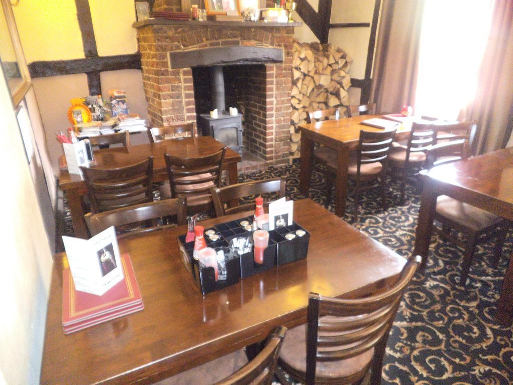 The Swan Inn ミッドハースト エクステリア 写真