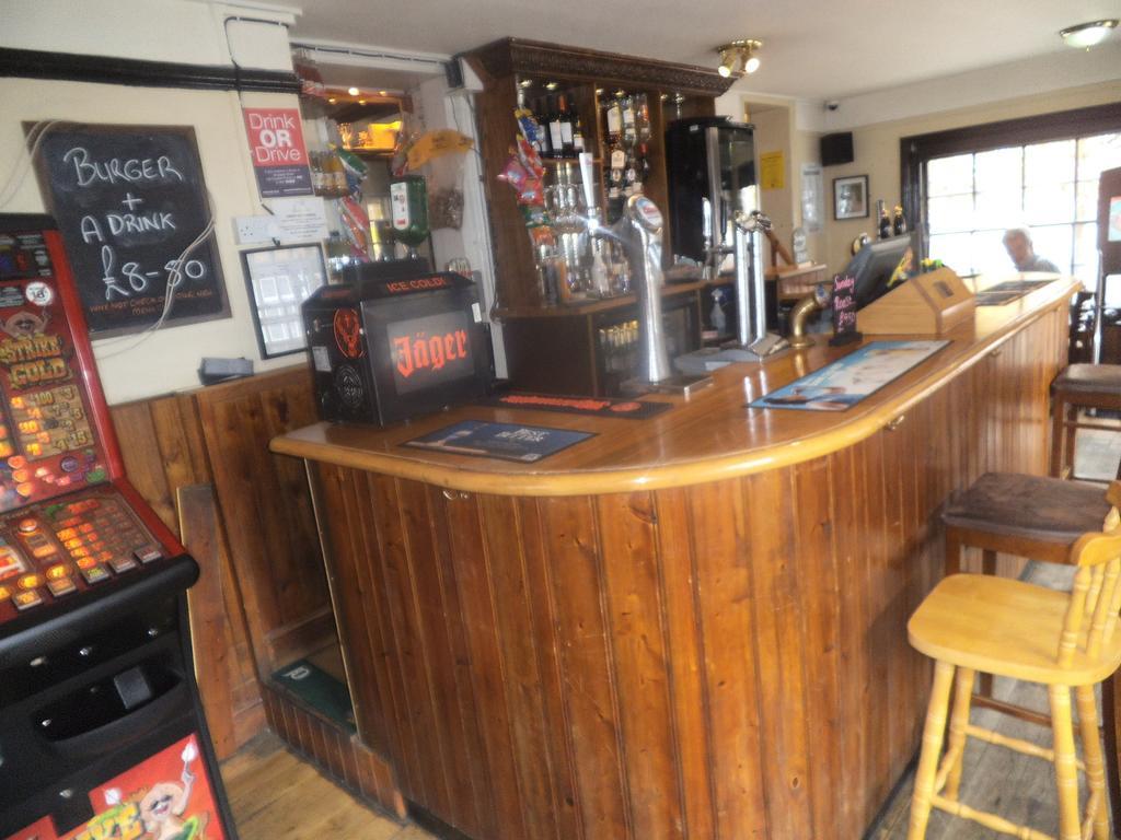 The Swan Inn ミッドハースト エクステリア 写真